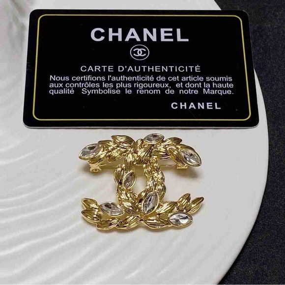 Chanel Women's Versatile Brooch - Picture 4 of 6
